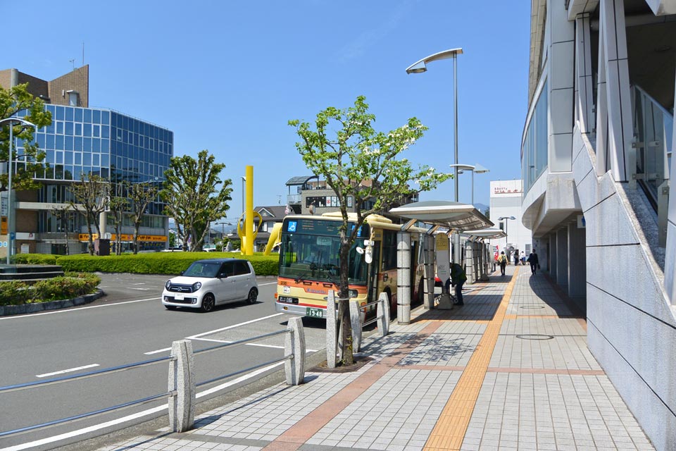 小田急秦野駅南口前