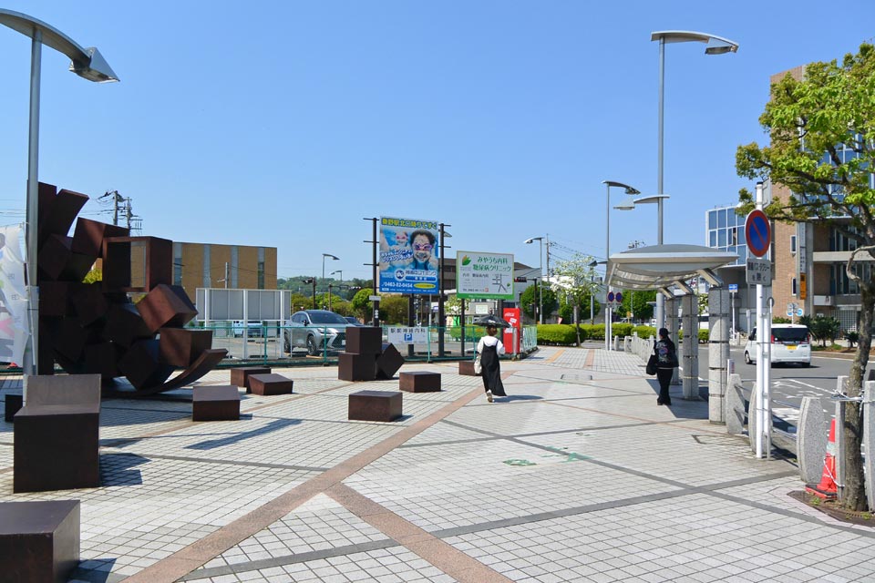 小田急秦野駅南口前