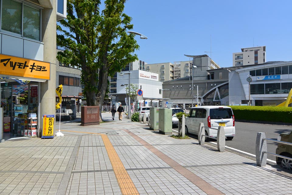 小田急秦野駅南口前