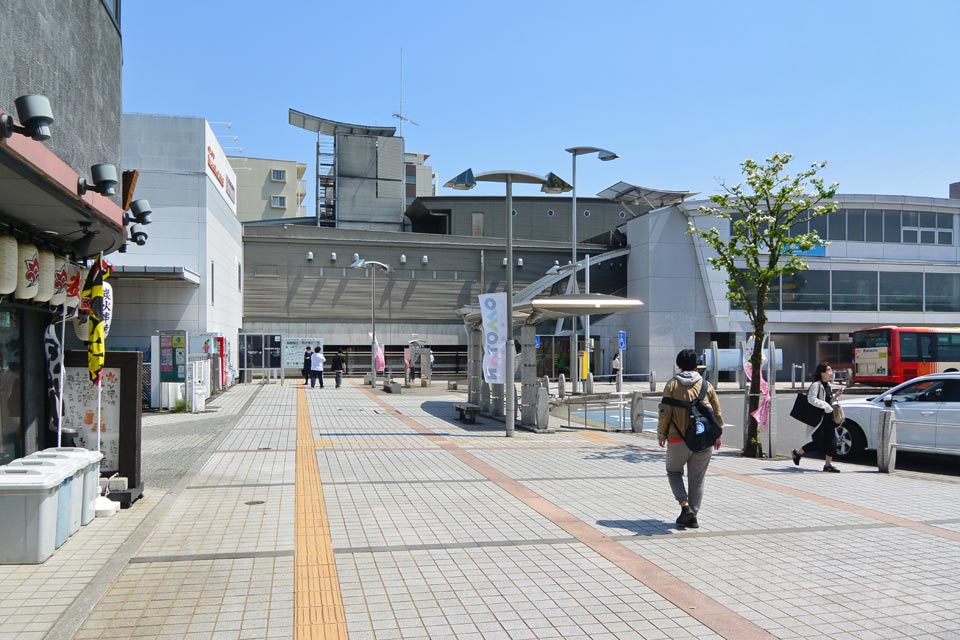 小田急秦野駅南口前