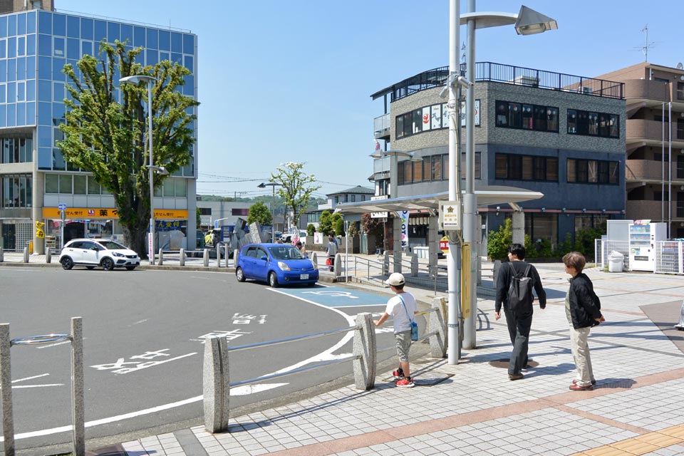 小田急秦野駅南口前