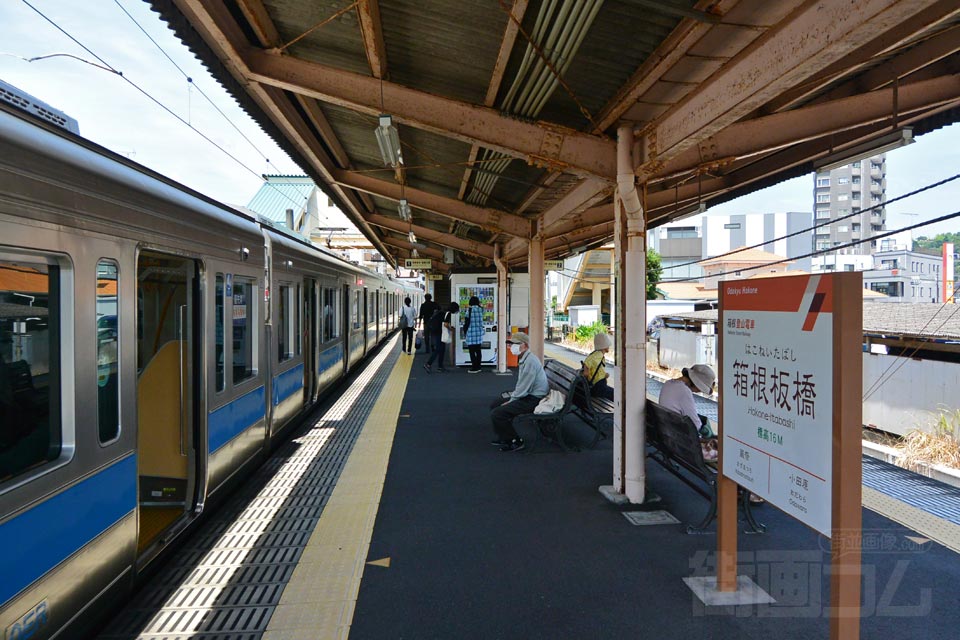箱根登山電車箱根板橋駅ホーム(小田急箱根鉄道線)