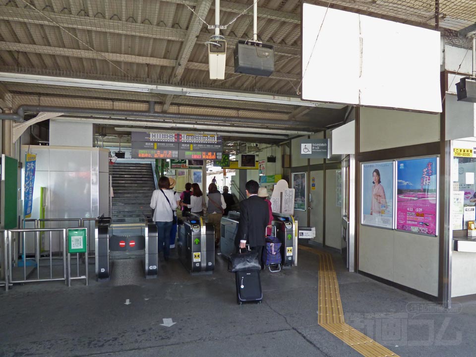 JR稲田堤駅改札口