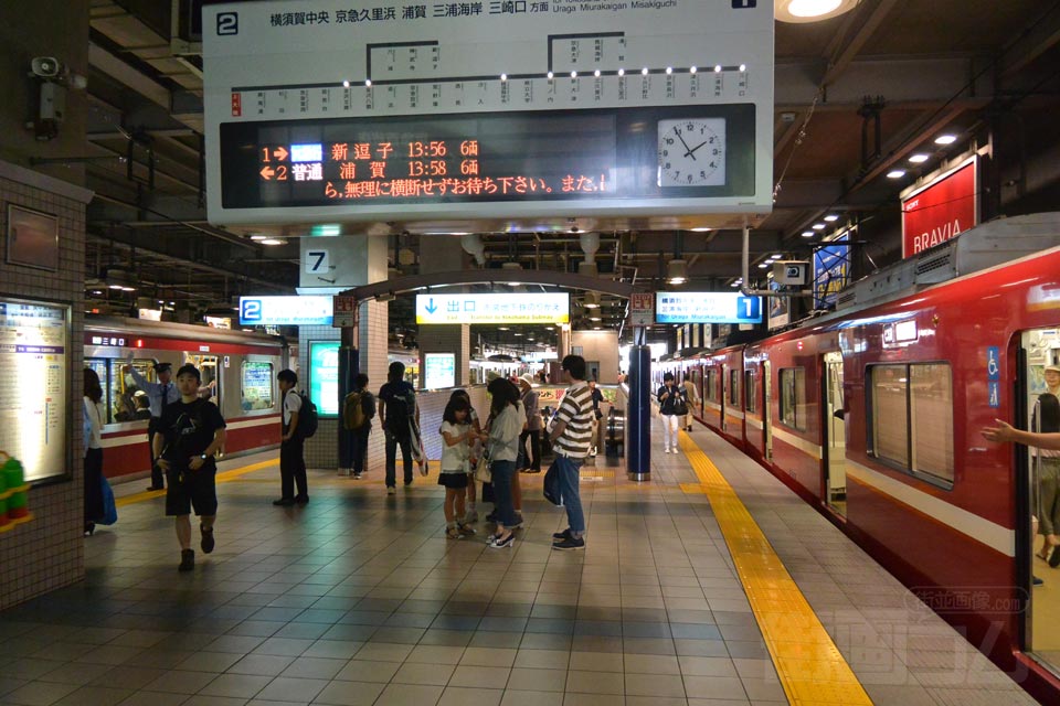 京急上大岡駅ホーム(京急本線)