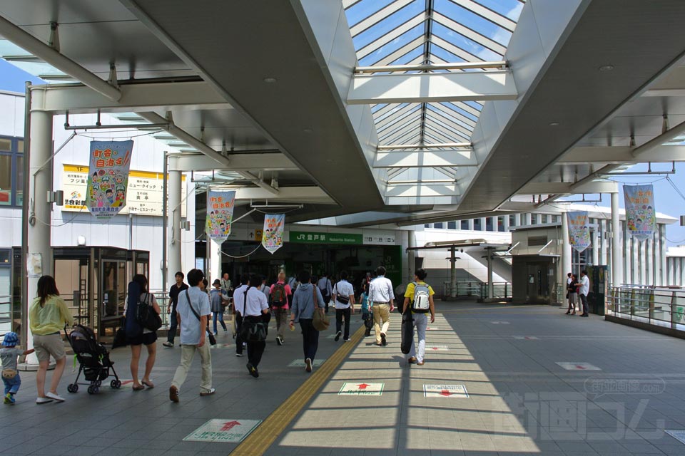 JR・小田急登戸駅前