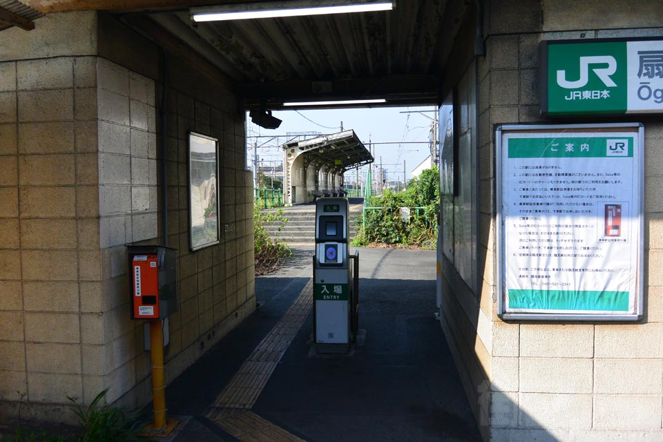 JR扇町駅鶴見線改札口