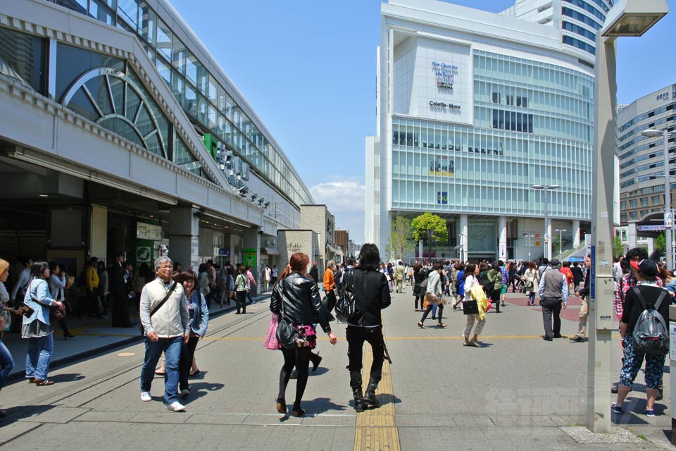 JR桜木町駅前