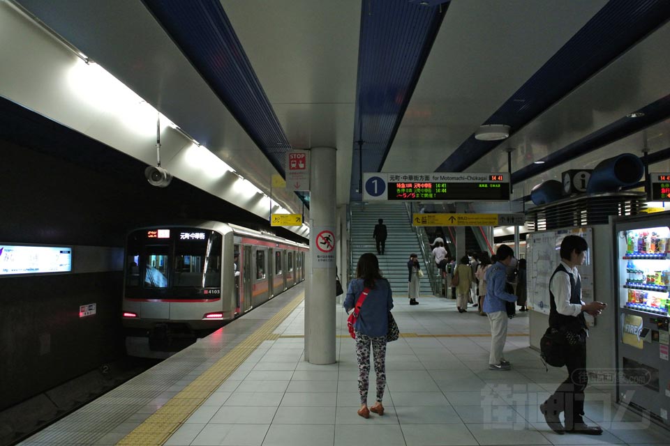 横浜高速鉄道みなとみらい駅ホーム(みなとみらい線)