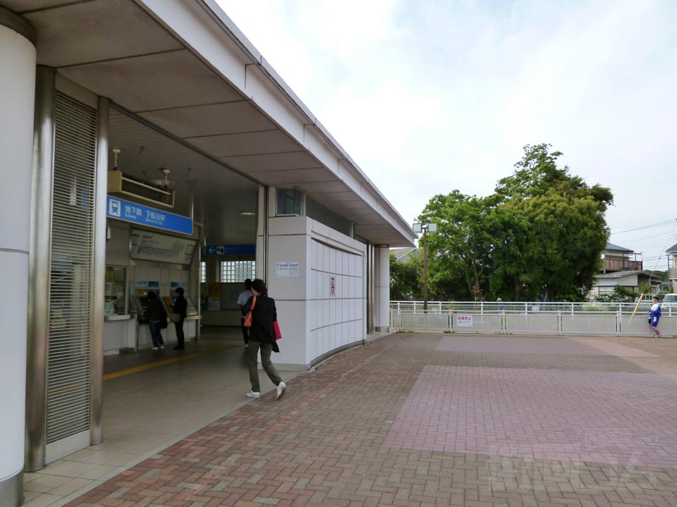 横浜市営地下鉄下飯田駅前