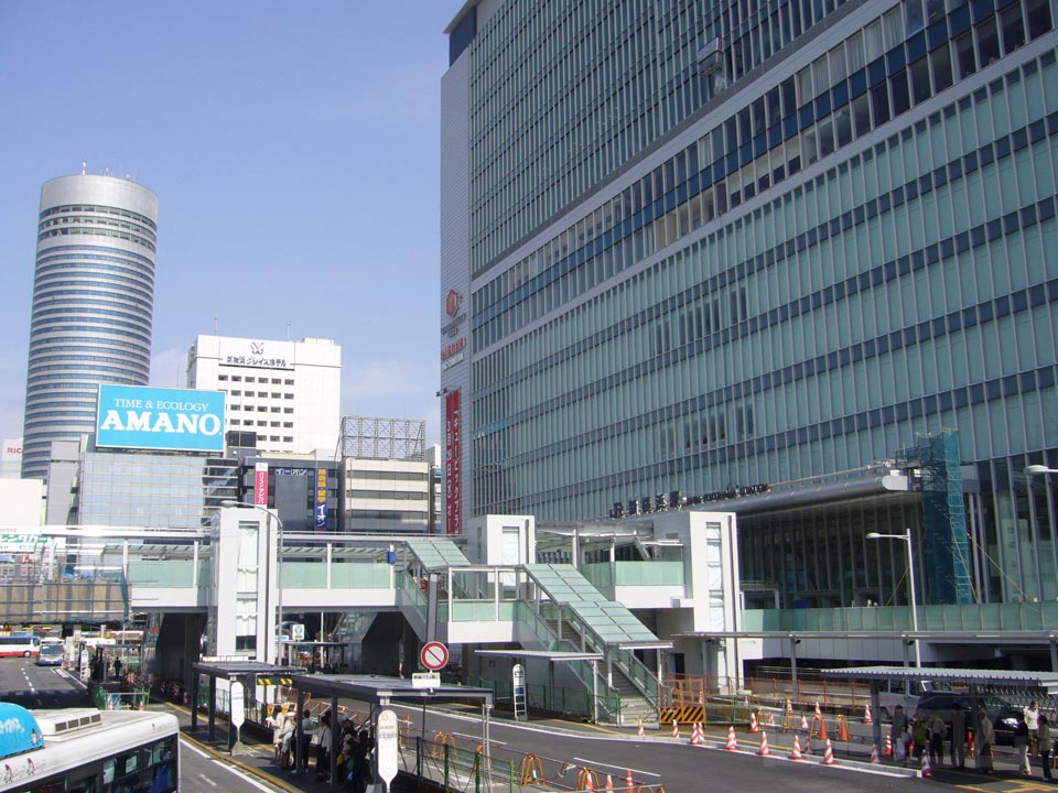 JR新横浜駅前