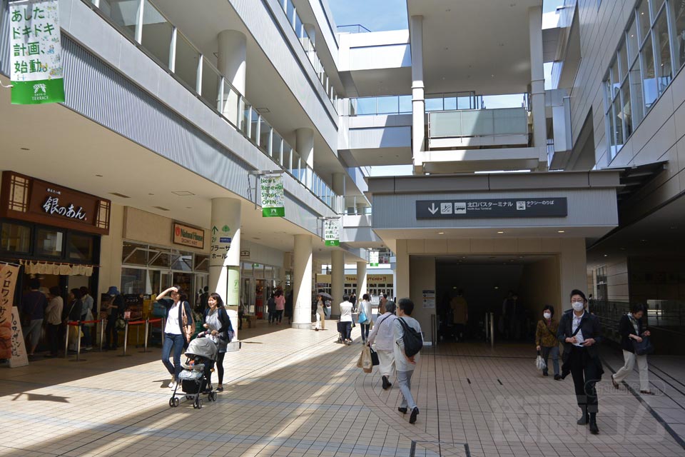たまプラーザ駅北口バスターミナル入口