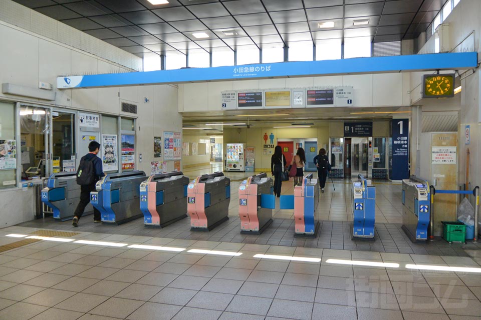 小田急東海大学前駅改札口