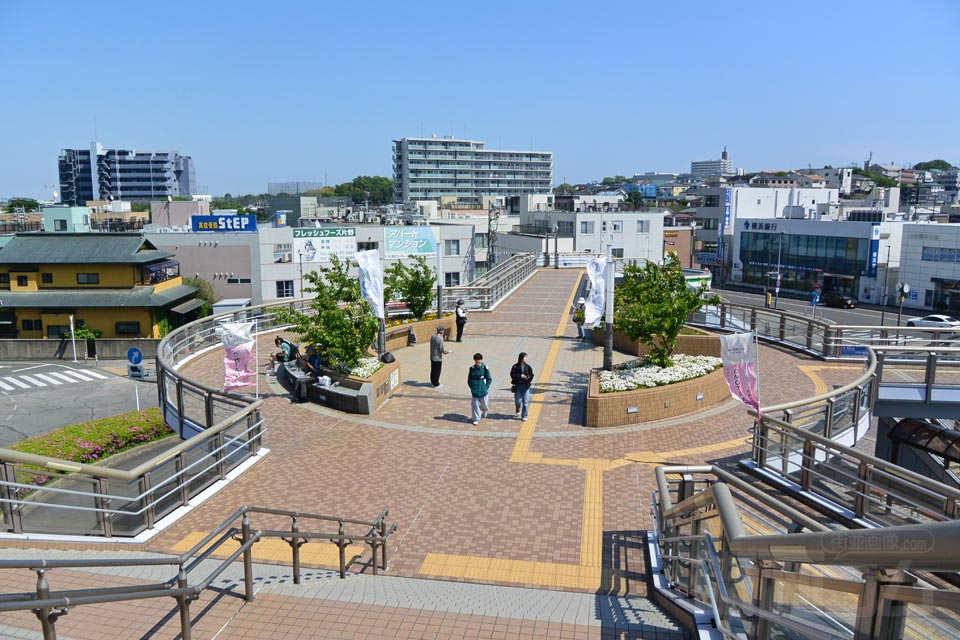 小田急東海大学前駅南口前