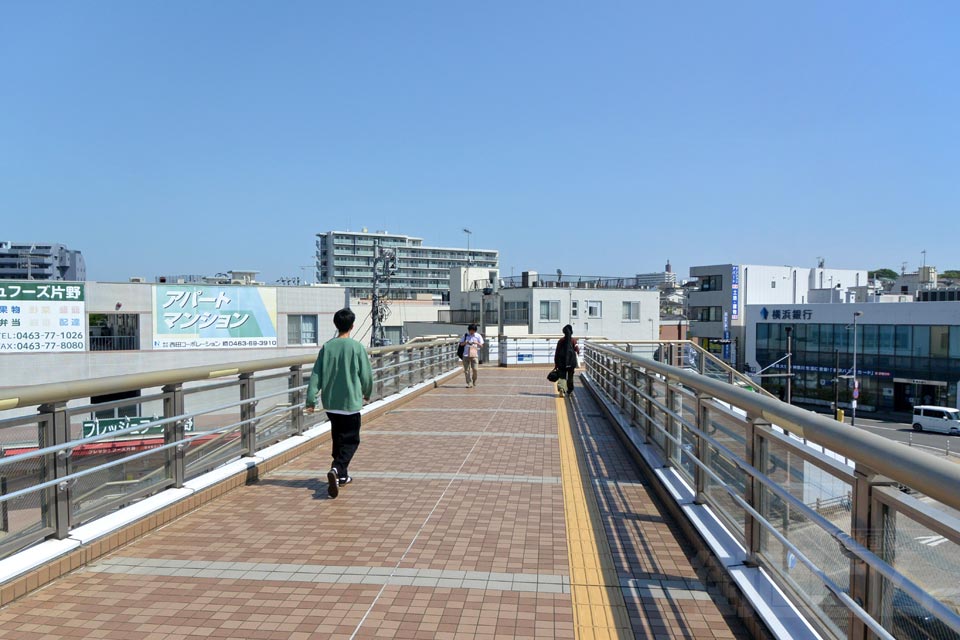 小田急東海大学前駅南口前