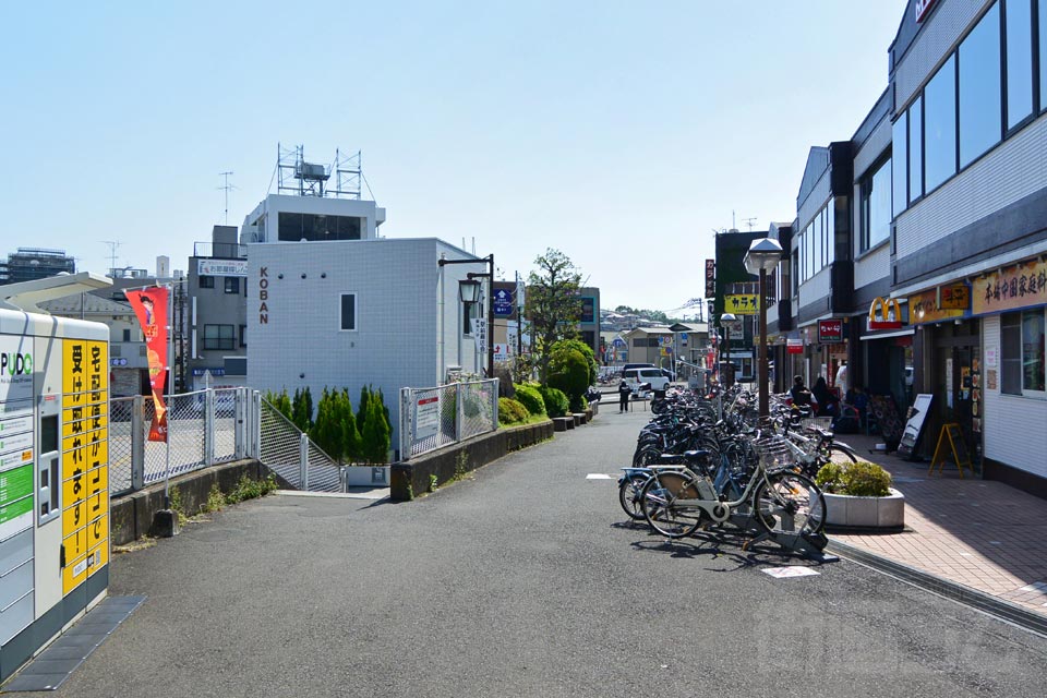 小田急東海大学前駅南口前