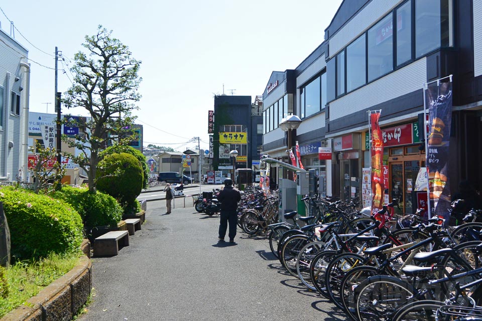 小田急東海大学前駅南口前