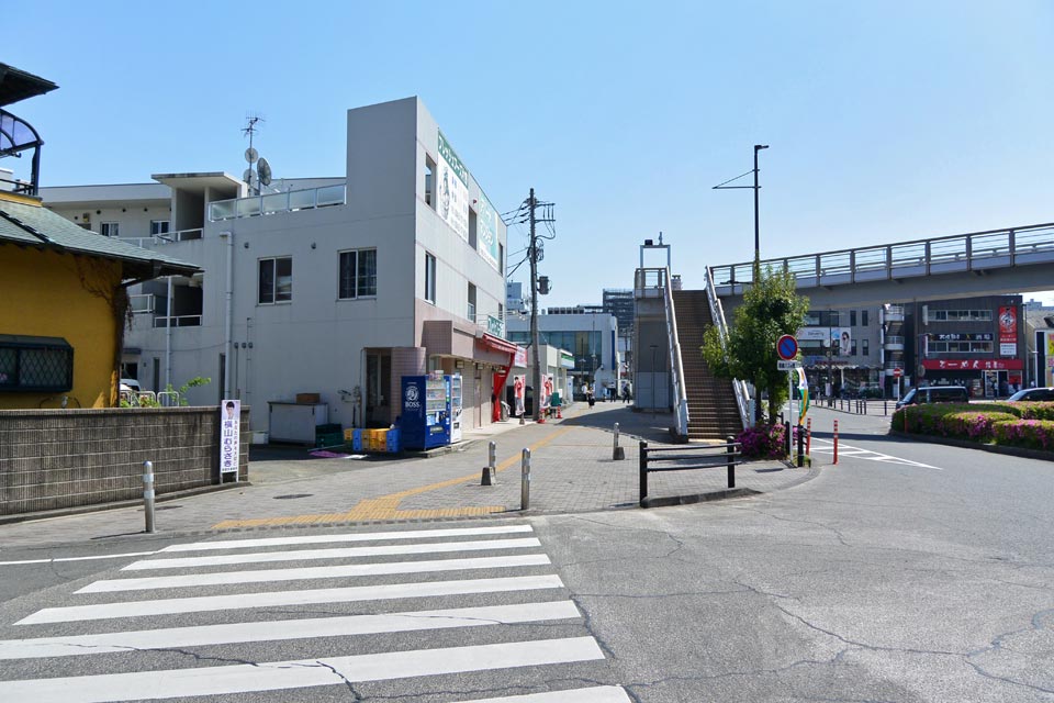 小田急東海大学前駅南口前
