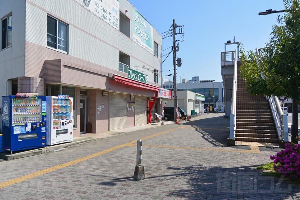 小田急東海大学前駅南口前