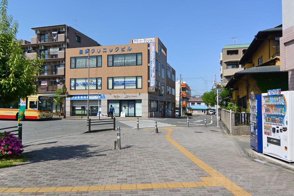 小田急東海大学前駅南口前