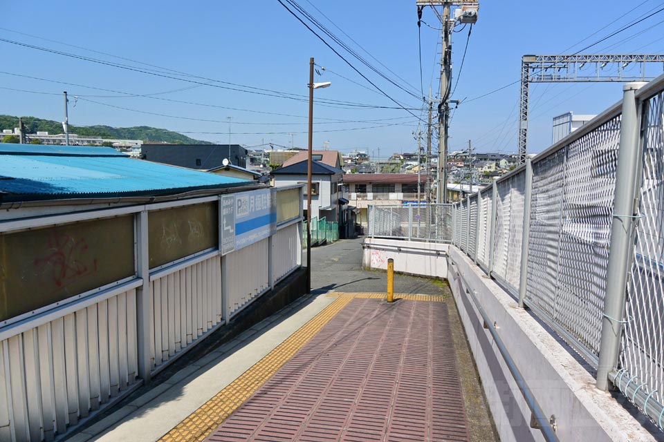 小田急東海大学前駅北口前