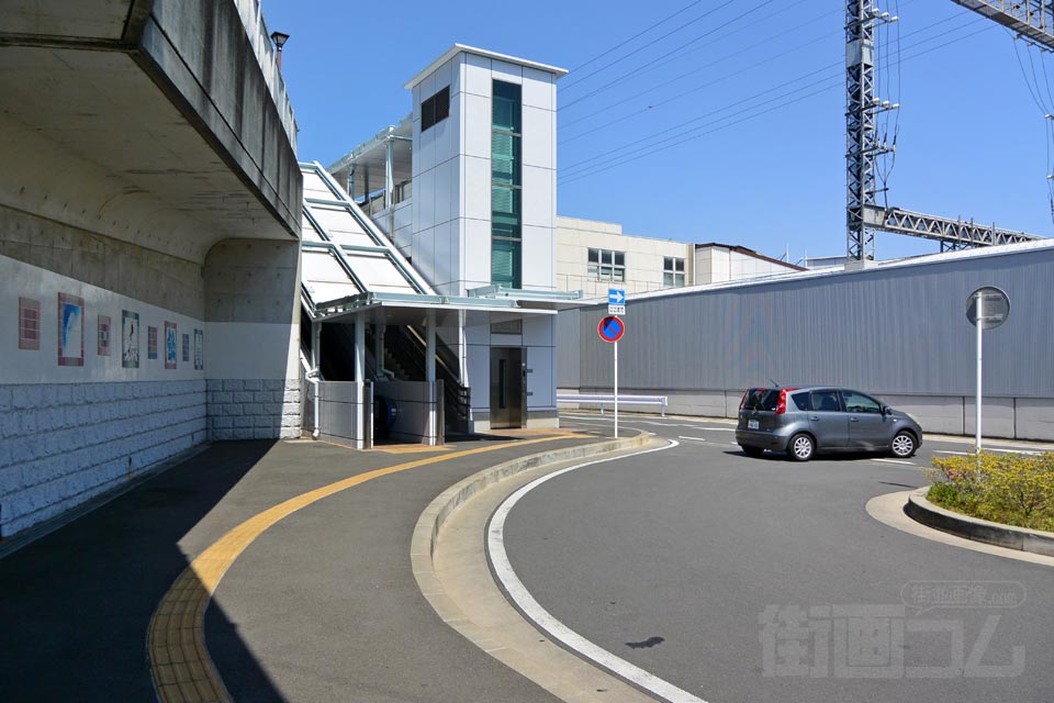 小田急東海大学前駅北口前