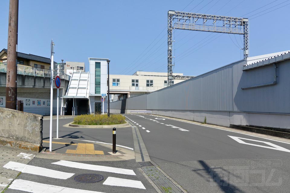 小田急東海大学前駅北口前