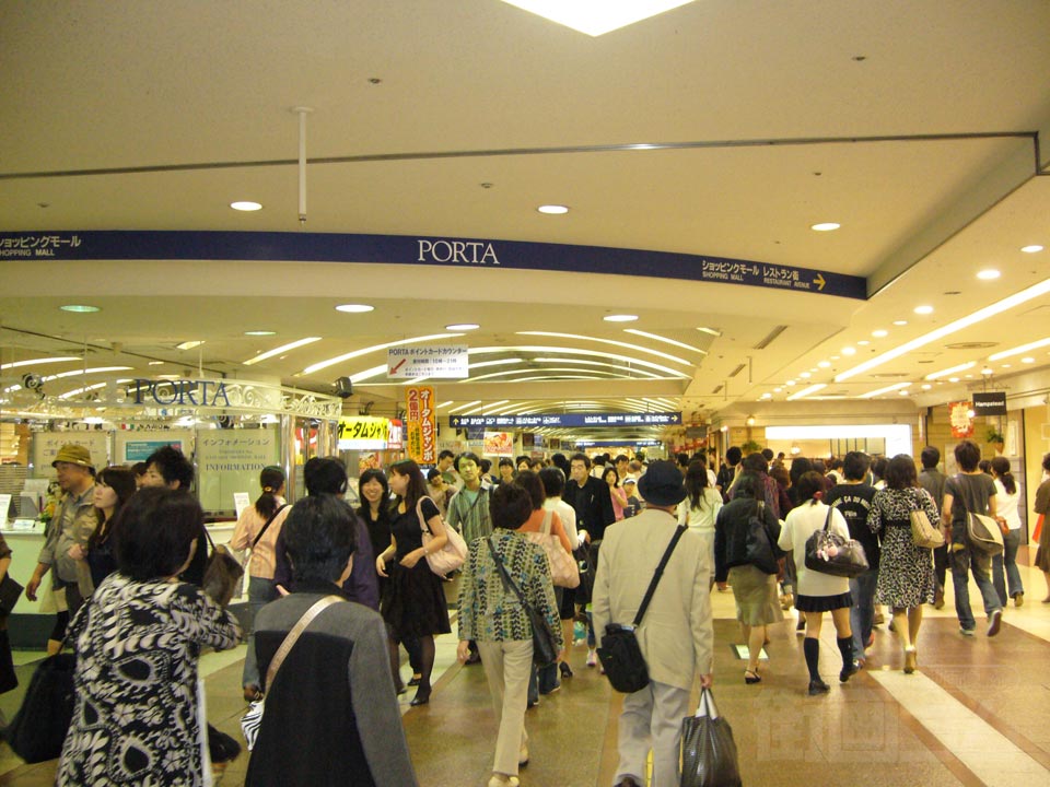 横浜駅東口地下街ポルタ