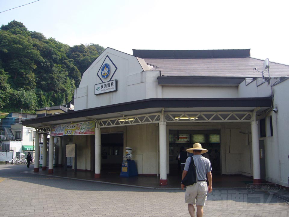 JR横須賀駅前