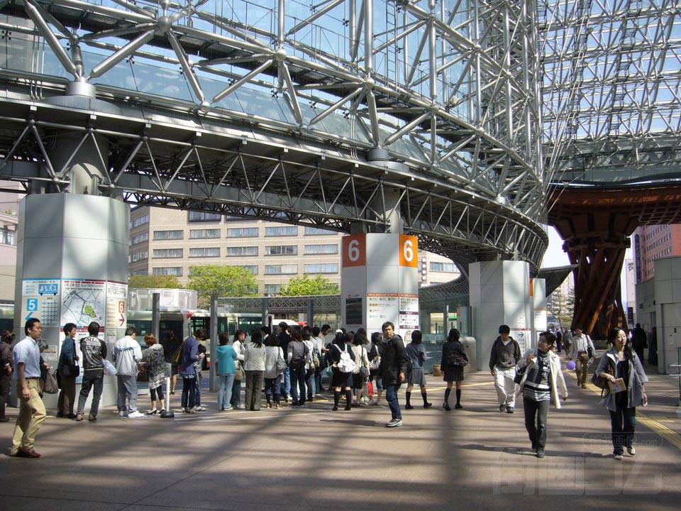 JR・北鉄金沢駅前