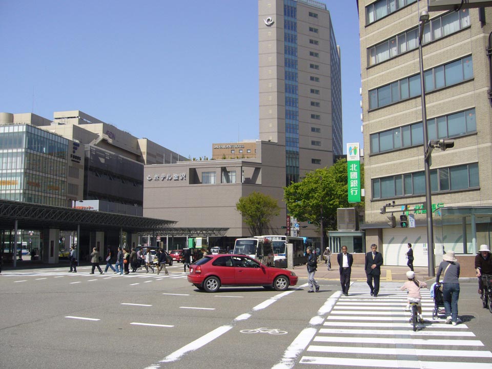 金沢駅前中央交差点