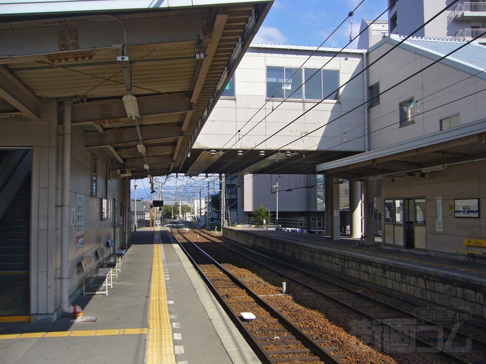 長野電鉄信濃吉田駅ホーム写真画像