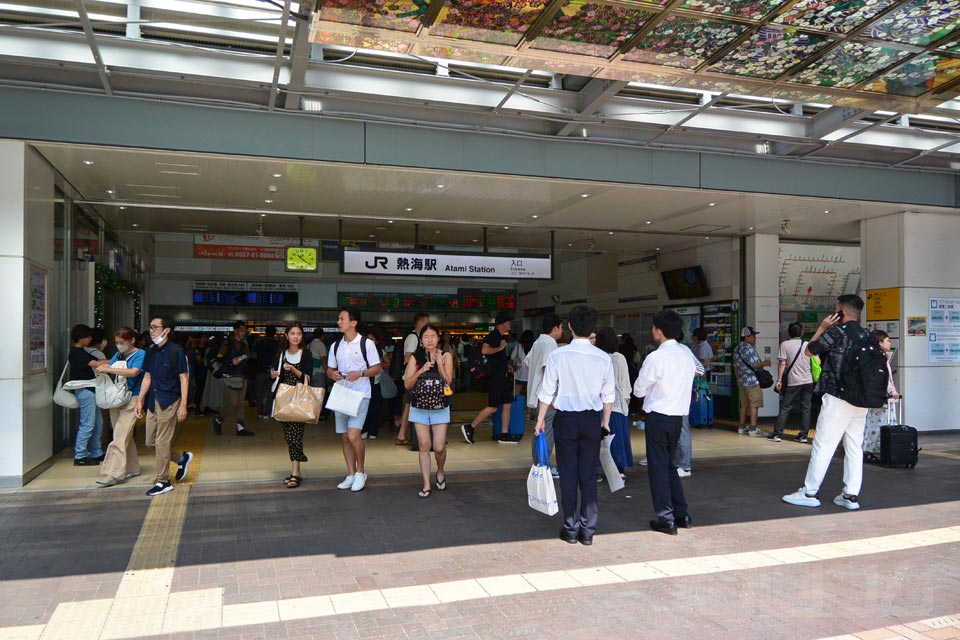 JR熱海駅前