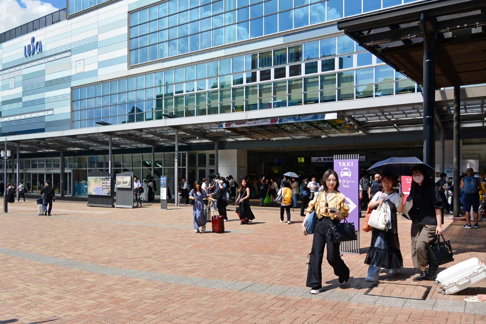 JR熱海駅前