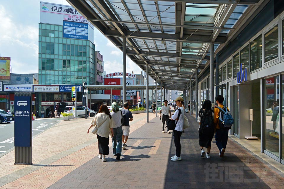 JR熱海駅前