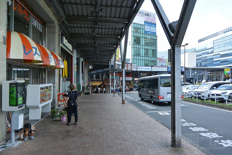 JR熱海駅前
