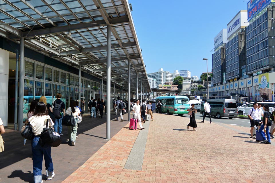 JR熱海駅前