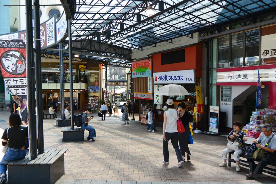 JR熱海駅前