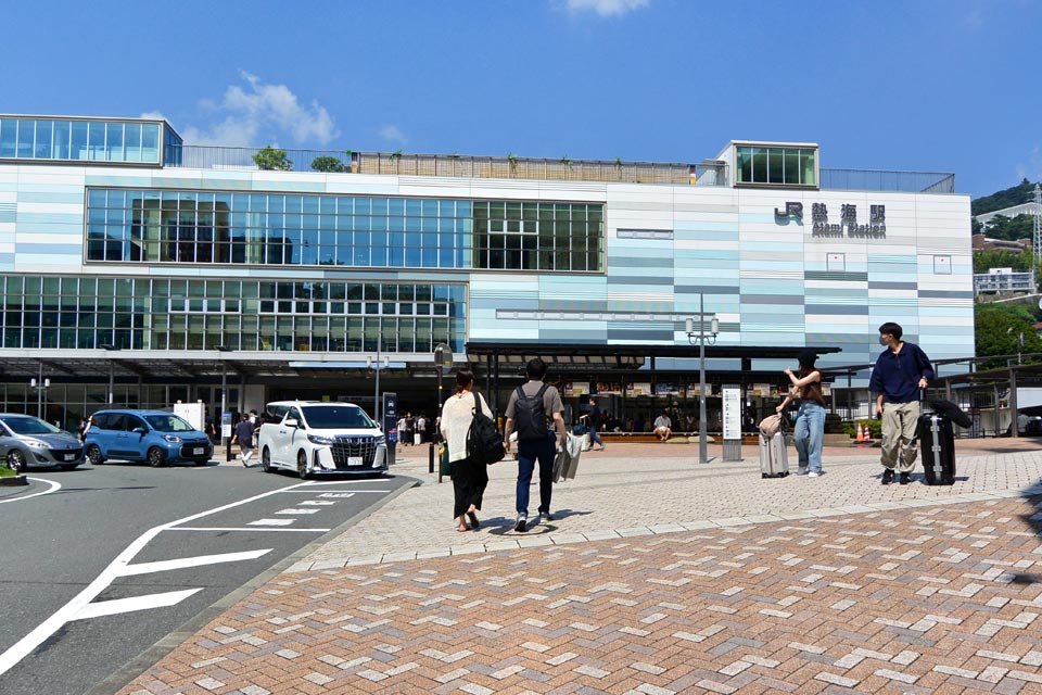 JR熱海駅前