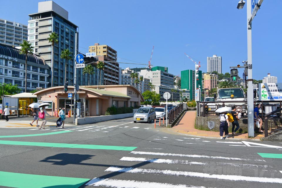 熱海サンビーチ前