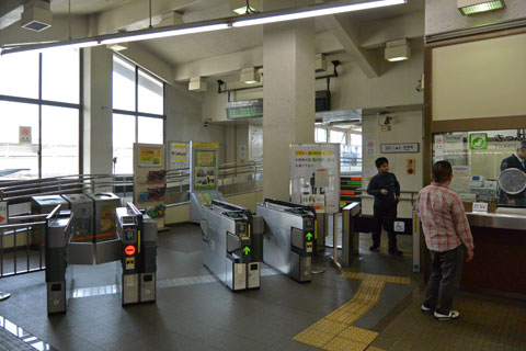 JR熱田駅改札口
