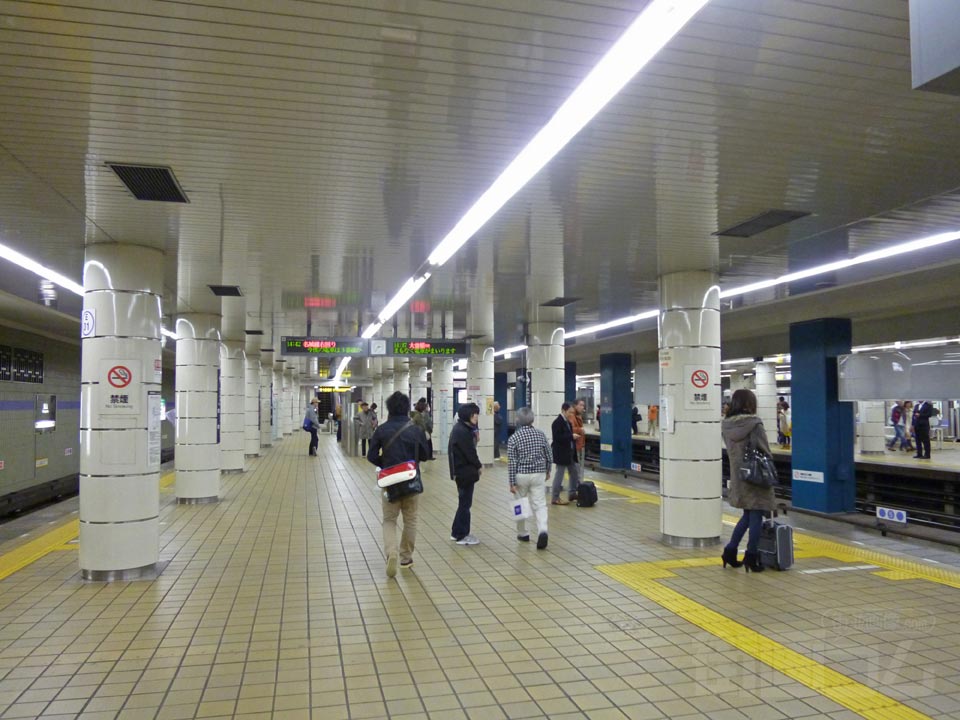 名古屋市営地下鉄金山駅ホーム(名城線)
