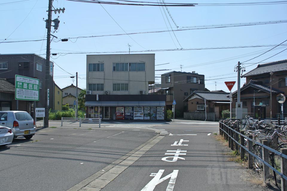 名鉄玉ノ井駅前