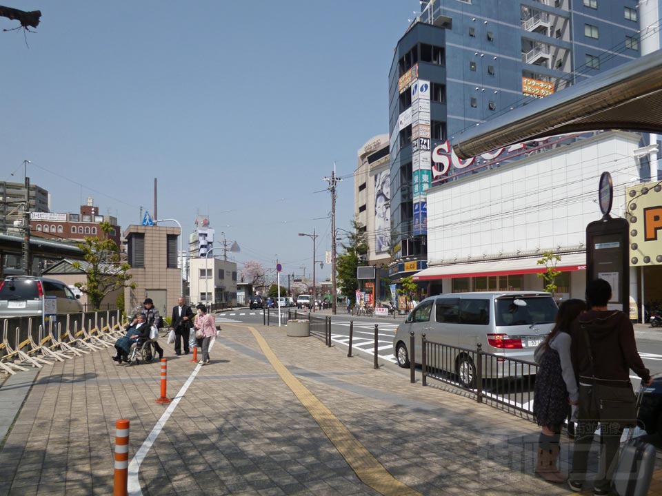 JR茨木駅東口前