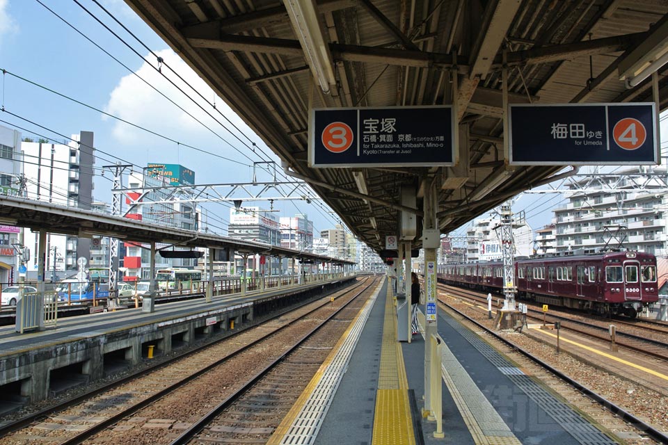 阪急中津駅ホーム(阪急宝塚本線)