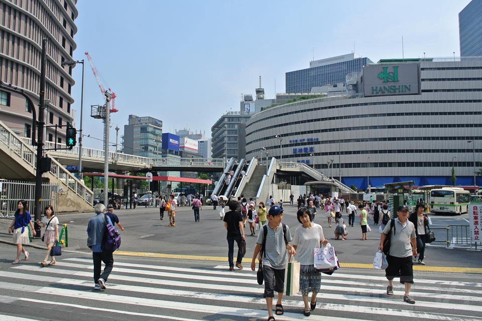 阪神梅田駅・JR大阪駅前