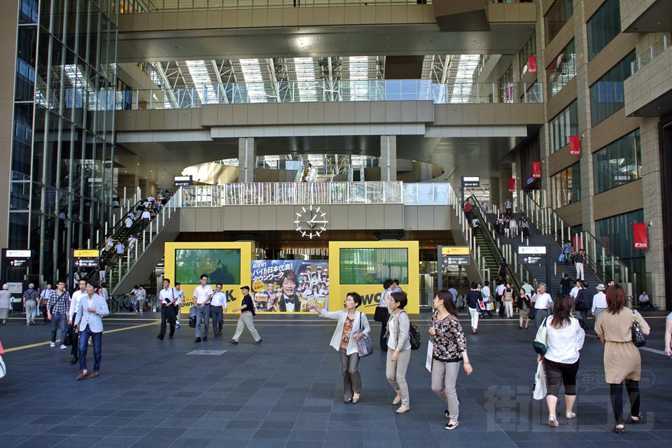 JR大阪駅中央北口アトリウム広場
