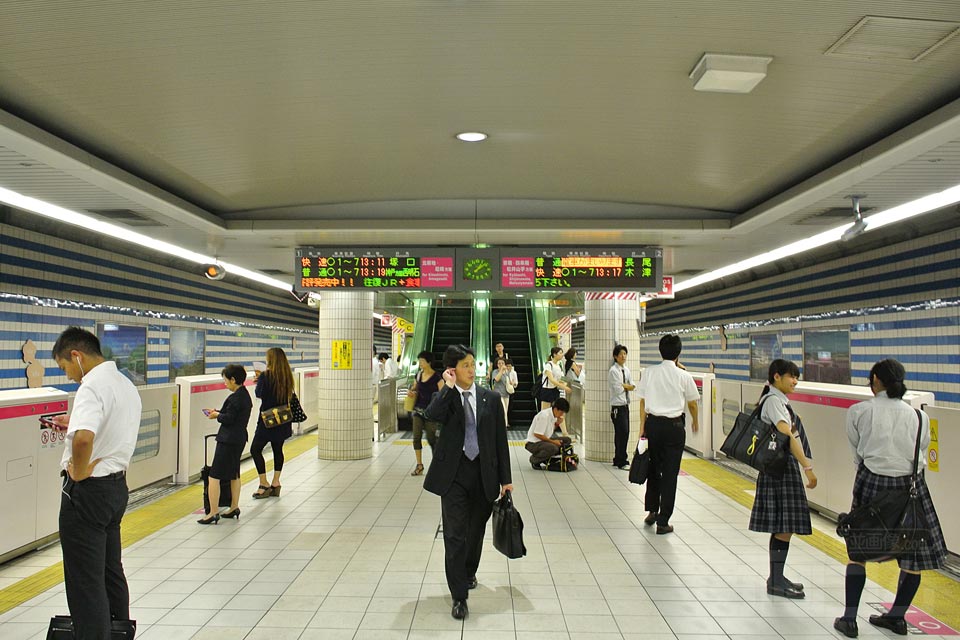 JR大阪天満宮駅ホーム(JR東西線)