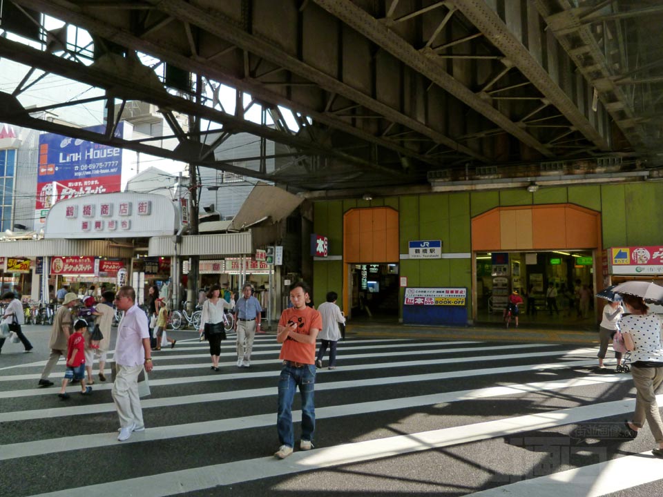 JR鶴橋駅中央口前
