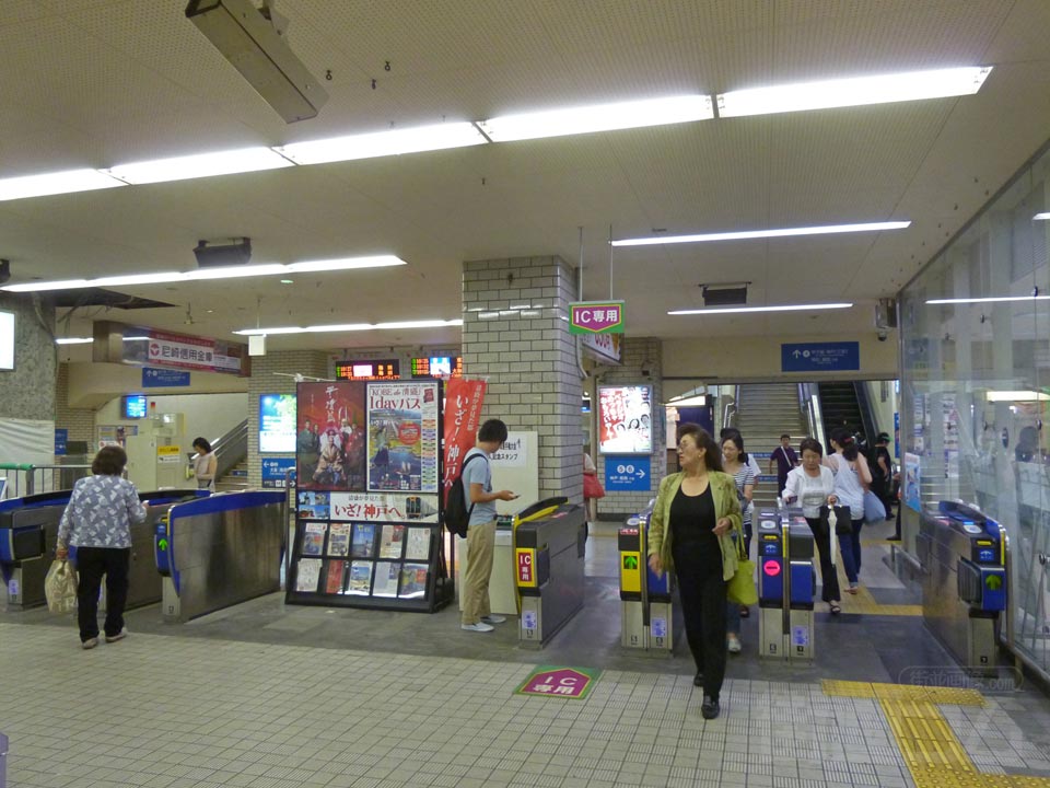 阪神尼崎駅改札口