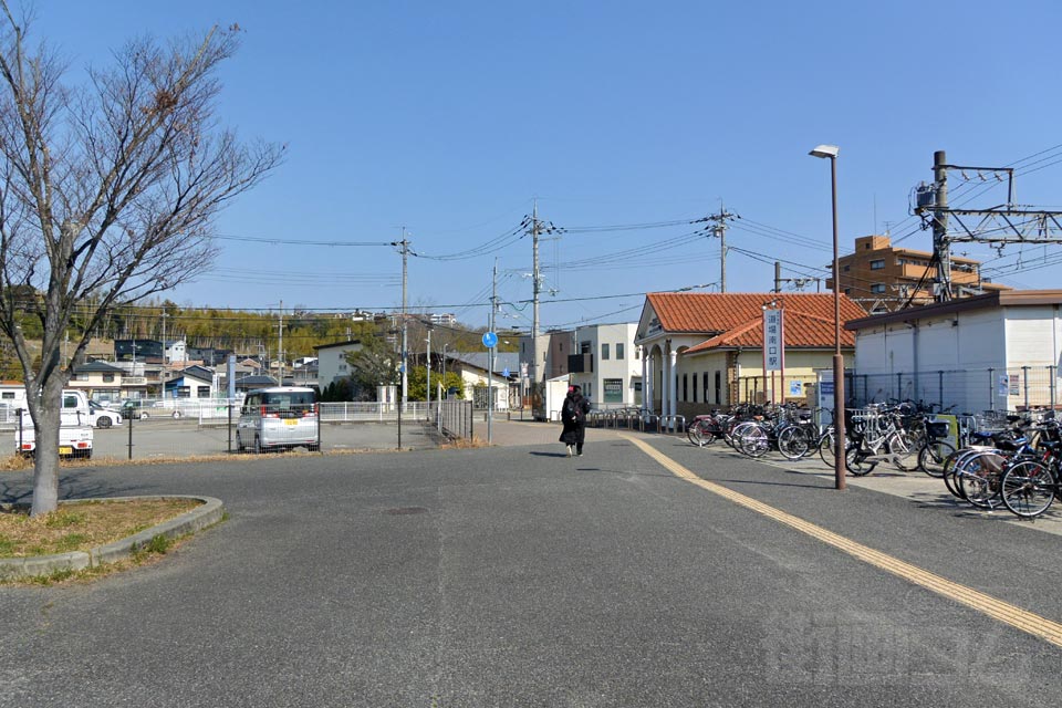 神戸電鉄道場南口駅前